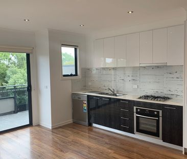 Stunning Townhouse - Photo 6