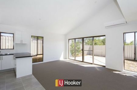 Beautiful home in Ideal location - Photo 4