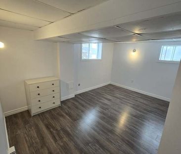 4 1/2 à Louer Au Sous-sol - Photo 2