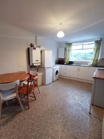 3 bedroom flat to rent - Photo 2