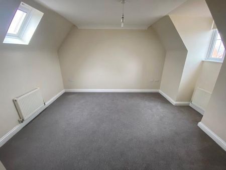 4 bedroom semi-detached house to rent - Photo 2