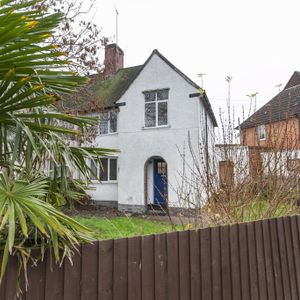 3 bedroom semi-detached house to rent - Photo 2