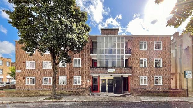 4 bedroom flat share to rent - Photo 1