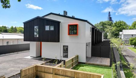 Two Bedroom Townhouse Whiteware Included - Photo 4