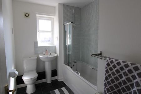 2 bedroom flat to rent - Photo 5