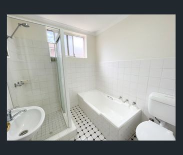 Spacious and Modern - Photo 4