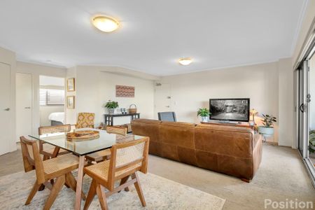 Modern Lifestyle & Perfect Location! - Photo 2