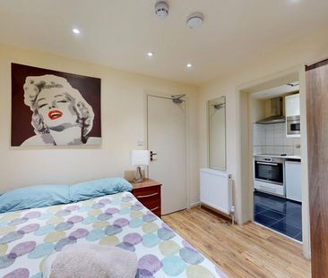 Studio to rent - Photo 6