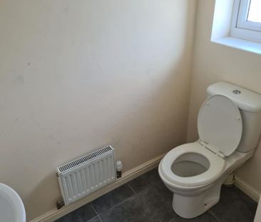 3 bedroom semi-detached house to rent - Photo 3