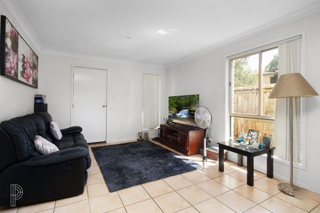 Modern Coastal Townhouse Offering Space & Lifestyle - Updated with Aircon throughout & New Flooring. - Photo 5