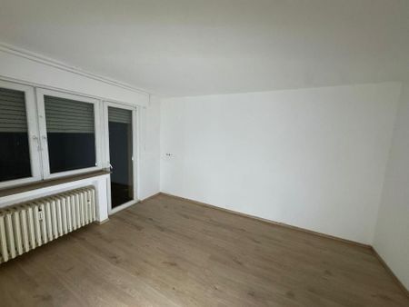 Renovierte Erdgeschoss Wohnung mit Balkon Zentral Essen - Photo 2