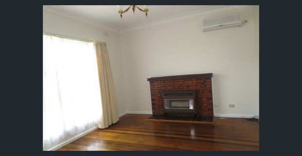 4-BEDROOM FAMILY HOME! - Photo 1