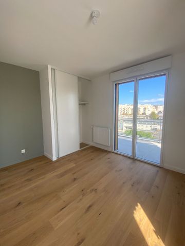 Location Appartement 4 pièces 109m² - Photo 5