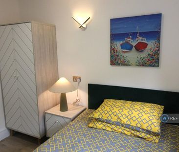 1 bedroom in a house share to rent - Photo 6