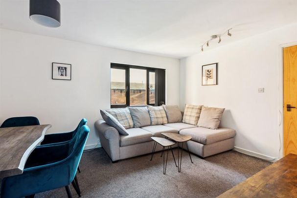 2 bedroom flat to rent - Photo 1