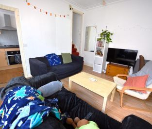 2 bedroom House in William Street, Leeds - Photo 4