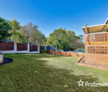 Oversized family home! - Photo 2