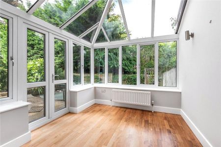 4 bedroom end of terrace house to rent - Photo 4