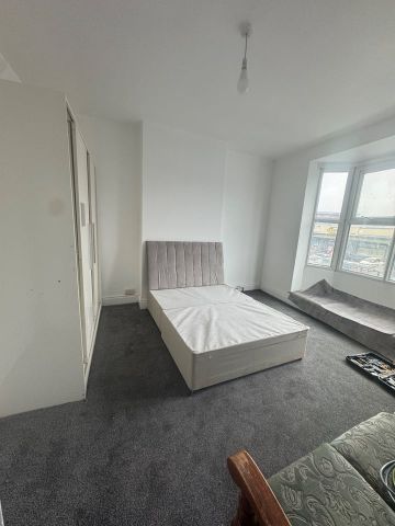 2 Bed Flat, Sparkhill, B11 - Photo 2