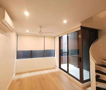 1 bedroom 1 bathroom in North Melbourne - Photo 3