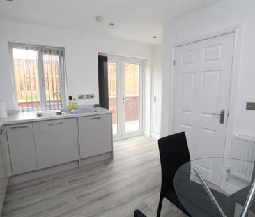 3 bedroom semi-detached house to rent - Photo 5