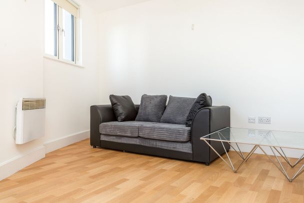 2 bedroom apartment to rent The Roundhouse, Gunwharf Quays, Portsmouth, PO1 - Photo 1