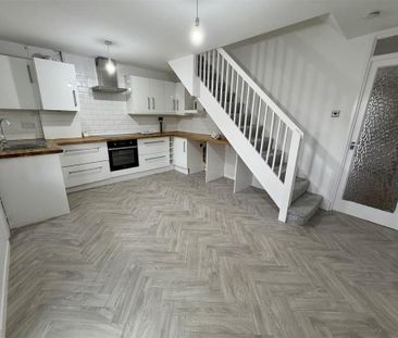 2 bedroom semi-detached house to rent - Photo 3