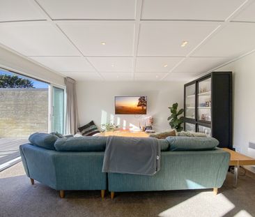 Welcome home to 81 Endeavour Street - Photo 2