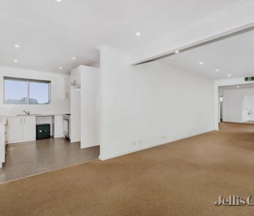 3 Bed, 1 Bath - Photo 4