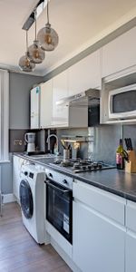 A stunning newly refurbished double bedroom with shared bathroom and kitchen facilities in the centre of Fulham Broadway. - Photo 4