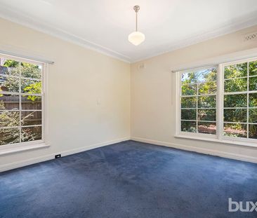 Charming 3-Bedroom Home in Murrumbeena - Available Now! - Photo 2