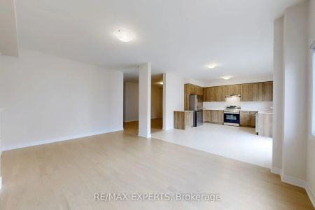 Property For Lease | X8209862 - Photo 5