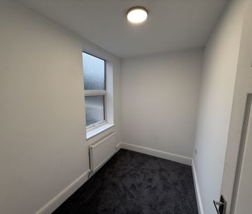 3 bed Terraced - To Let - Photo 5