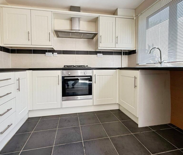 3 bedroom semi-detached house to rent - Photo 6