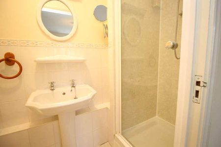 Central Kingston, KT2 - Photo 4