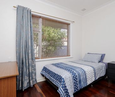 Character home near the Swan - Photo 6