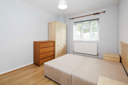 4 bedroom flat to rent - Photo 2