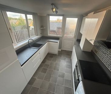 2 bed Terraced - To Let - Photo 4