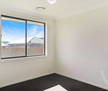 72 Sandpiper Circuit, Aberglasslyn NSW 2320 - House For Rent | Domain - Photo 4