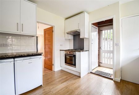4 bedroom detached house to rent - Photo 5