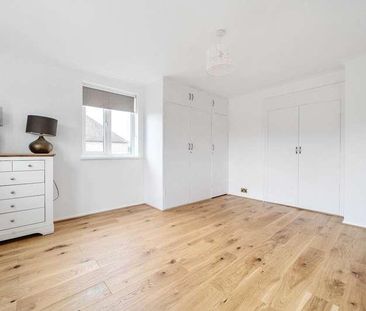 Christopher House, Rosewood Way, Farnham Common, SL2 - Photo 6