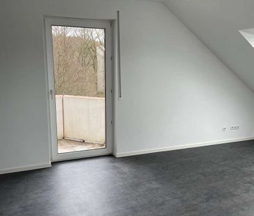 Renovierte 2-Zimmerwohnung mit EBK,Dachterrasse+Außenstellplatz -KL-Erlenbach- - Photo 3