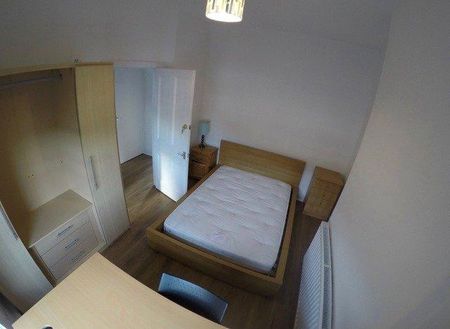 3 bedroom terraced house to rent - Photo 3