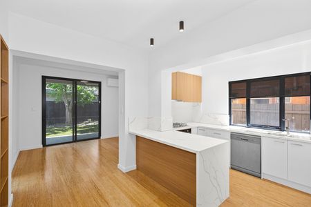 2/31 Peel Street, Kew VIC 3101 - Photo 4