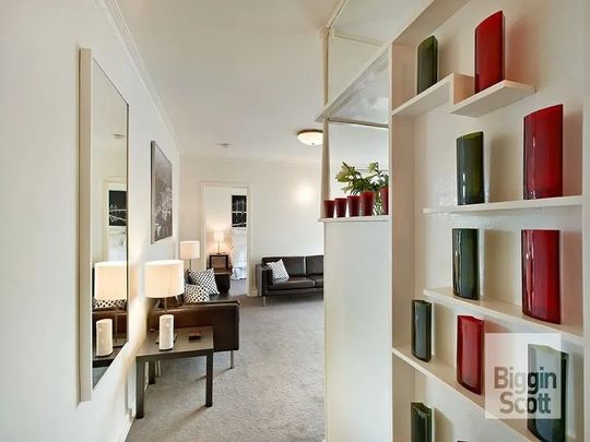 BRIGHT 1 BEDROOM IN GREAT LOCATION - Photo 1