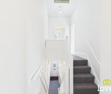 4 bedroom Terraced House To Let - Photo 6