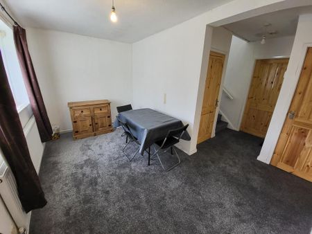 4 bedroom terraced house to rent - Photo 3