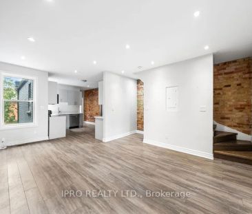 Condo Townhouse For Lease | W9256696 - Photo 1