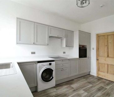 3 bedroom flat to rent - Photo 1