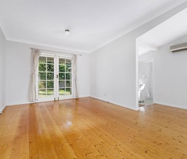 Family House with Timber Flooring on A Quiet Street for rent - Photo 1